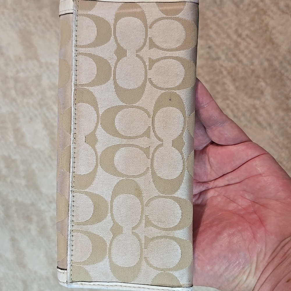 Coach Signature Elegant Beige & Cream Wallet - Picture 11 of 12